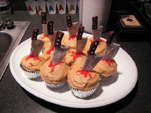 Funny-Halloween-Cupcakes-Bloodicious!!